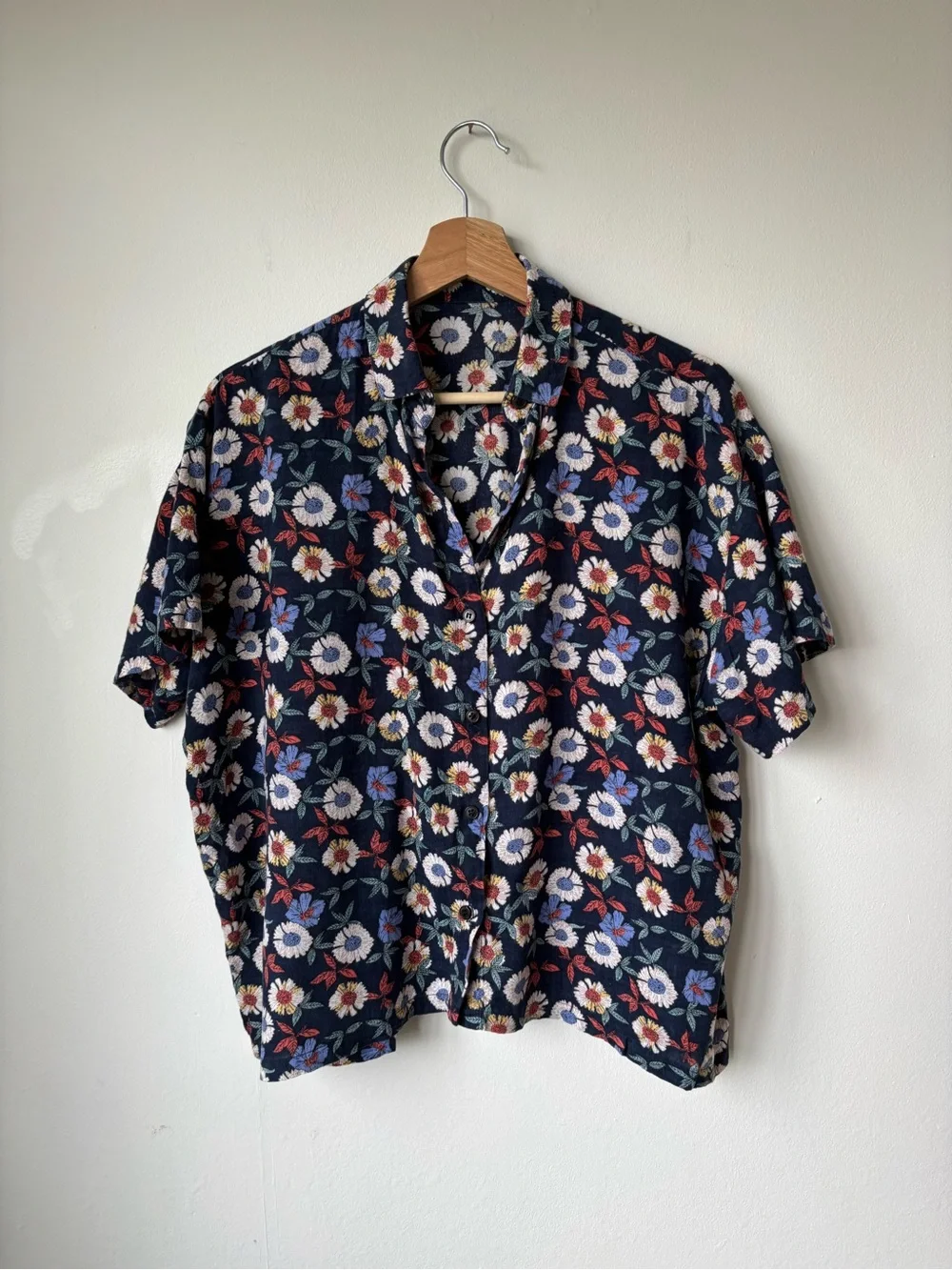 Women's Navy Floral Short-Sleeve Button-Down Shirti - Picture 1 of 6
